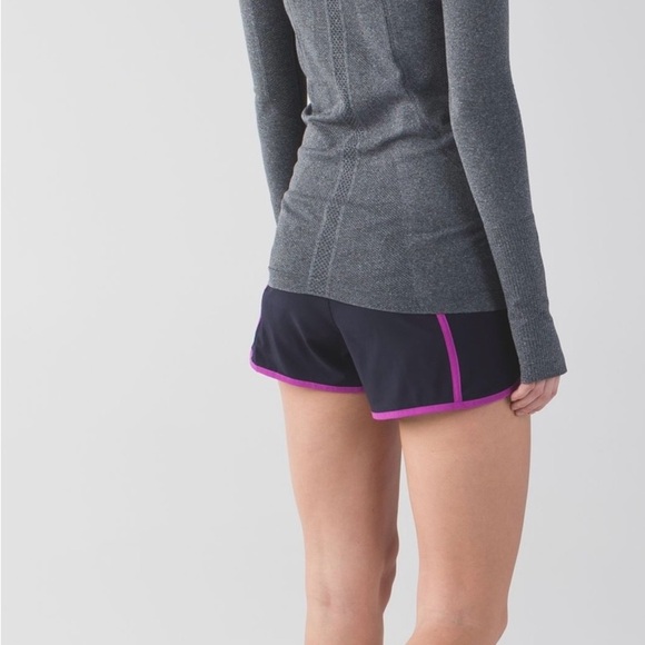 Lululemon Tracker Shorts III 4-Way Stretch Regal Plum Sz 6 Rare 2015 Release - Picture 2 of 8